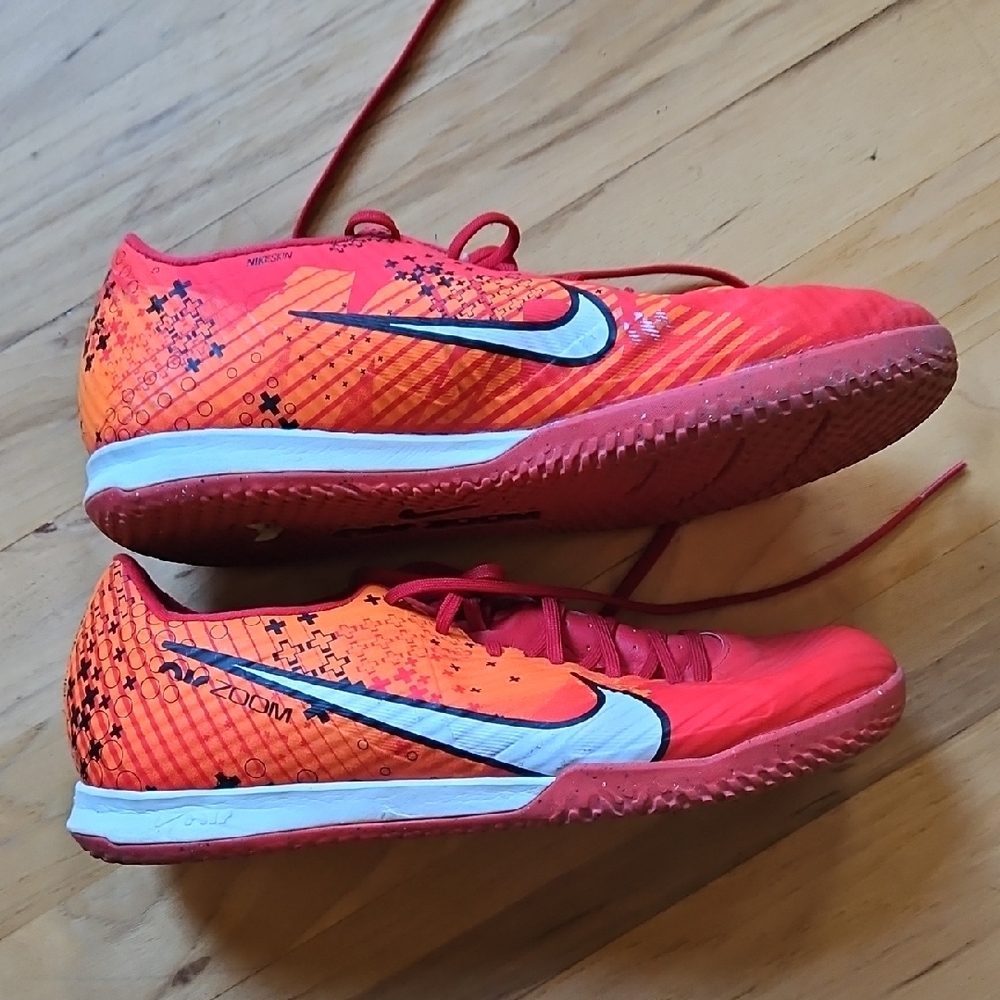 Nike Mercurial Air Zoom Indoor Soccer flats - Red and Orange Size 8.5